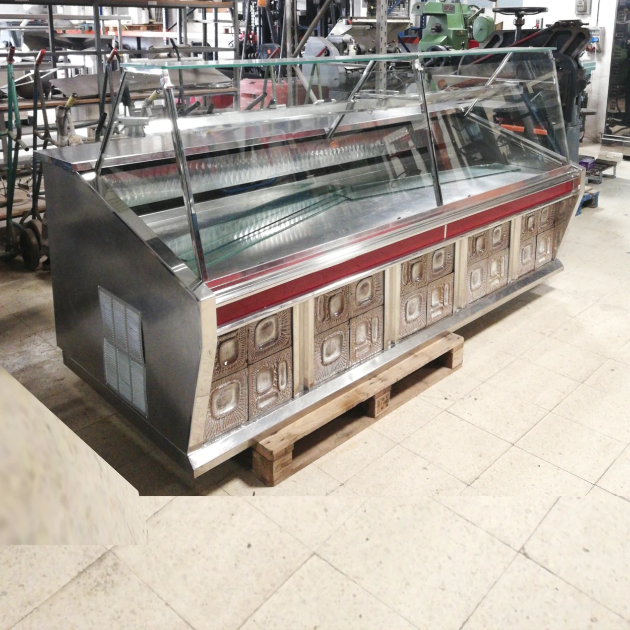 Mostrador de botiga (215x111x145cm) d'ocasió procedent d'una empresa en tancament