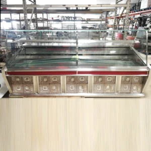 Mostrador de botiga (215x111x145cm) d'ocasió procedent d'una empresa en tancament