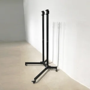 Soporte de pie móvil para TV (76x69x154cm) fabricado en aluminio, de segunda mano