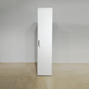 Armario de melamina (40x43x197cm) de color blanco de ocasión procedente de una empresa en cierre