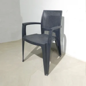 Silla apilable de plástico 56x55x84cm, perfecta tanto para uso doméstico como profesional,