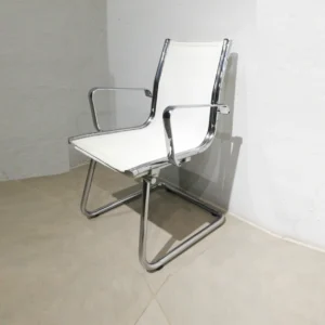 Cadira d'oficina blanca 58x58x89cm d'ocasió en bon estat perfecta per a despatx, oficina…