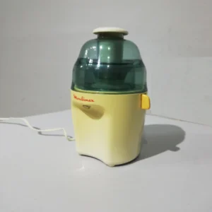Licuadora MOULINEX JU200 de ocasión en venta por desuso, perfecta para uso doméstico