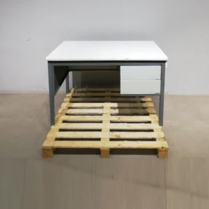 Banc de treball amb 2 calaixos de 118x74x73cm procedent d'una empresa en tancament