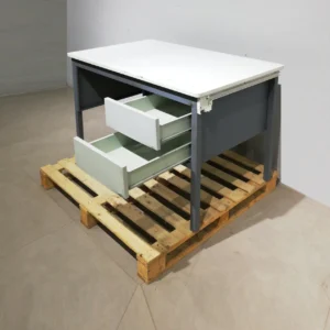 Banc de treball amb 2 calaixos de 118x74x73cm procedent d'una empresa en tancament