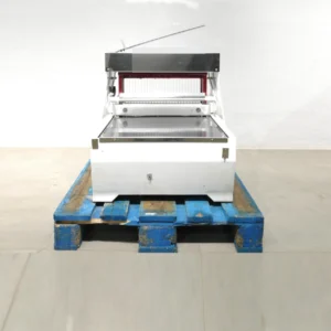 Máquina de cortar pan 57x75x65cm procedente de una empresa en cierre