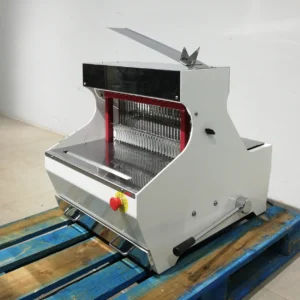 Máquina de cortar pan 57x75x65cm procedente de una empresa en cierre