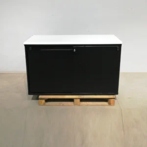 Armario de oficina de melamina (120x40x73cm) procedente de una empresa en cierre