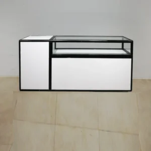 Mostrador expositor (180x80x82cm) de ocasión procedente de una empresa en cierre