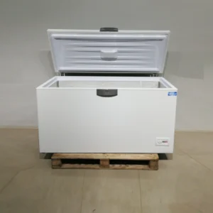 Congelador BEKO HSA47520 (156x63x83cm) d'ocasió perfecte per a botiga, bar, geladeria...