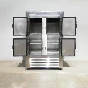 Cambra frigorífica de 4 portes (120x75x193cm) procedent d'una empresa en tancament