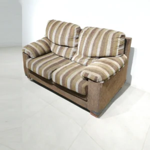 Sofà de 2 places de 160x90x100cm en bon estat perfecte per a ús domèstic