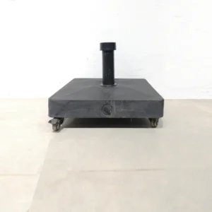 Base de sombrilla 45x45x36cm de plástico con ruedas de ocasión