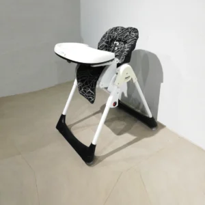 Trona infantil BEBEDUE 55x80x95cm de ocasión en venta por desuso