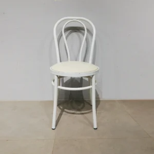 Silla fabricada en tubo de acero y acolchada (40x40x85cm)