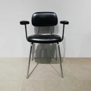 Cadira d'oficina 59x44x81cm d'estructura metàl·lica i encoixinat negre