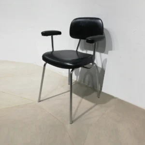 Cadira d'oficina 59x44x81cm d'estructura metàl·lica i encoixinat negre