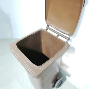 Cubo de plástico marrón con ruedas de gran calidad y resistencia (48x55x90cm)