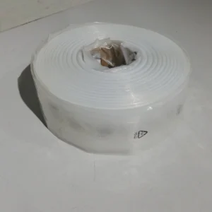 Rollo de plástico tubular de 8 cm de ancho nuevo procedente de un final de stock