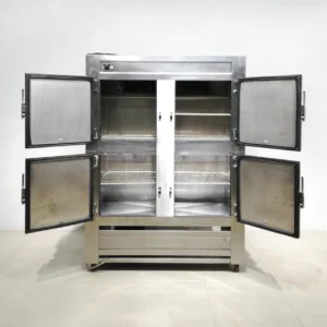 Camara frigorífica de 4 puertas (140x64x193cm) procedente de una empresa en cierre