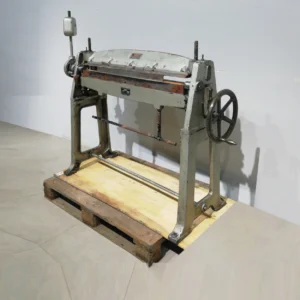 Plegadora manual COLLADO 148x54x136cm de ocasión procedente de una empresa en cierre