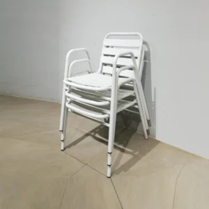 Cadira d'alumini blanca de 49x56x77cm perfecta tant per a ús domèstic com professional