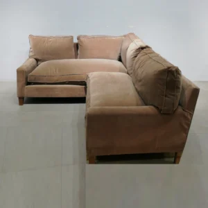 Sofà marró en L de 224x186x96x74cm entapissat en vellut marró