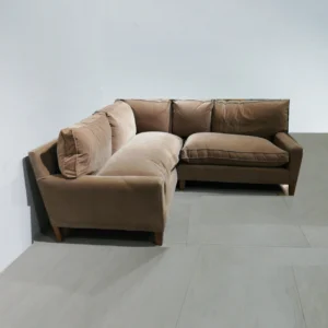 Sofà marró en L de 224x186x96x74cm entapissat en vellut marró