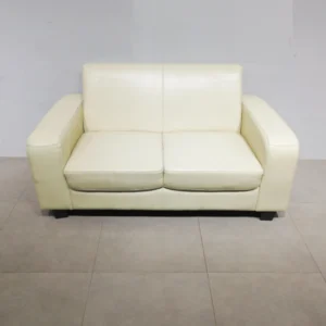 Sofà de 2 places de 150x84x86cm en bon estat perfecte per a ús domèstic com professiona