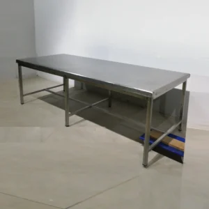 Taula d'acer inoxidable 269x109x85cm procedent d'una empresa en tancamen