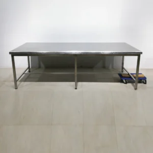 Taula d'acer inoxidable 269x109x85cm procedent d'una empresa en tancamen