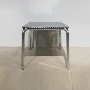 Mesa con estructura de aluminio y base de acero inoxidable de 80x80x74cm