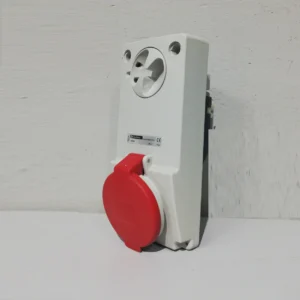 Base d'endoll MERLIN GERIN 82047 32A-6h -380/415V nou, procedent d'una empresa en tancament