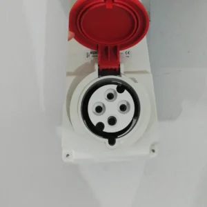 Base d'endoll MERLIN GERIN 82047 32A-6h -380/415V nou, procedent d'una empresa en tancament