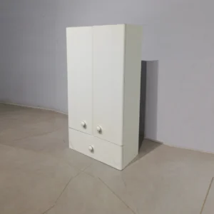 Armari de paret fet de melamina de color blanc (48x22x91cm)