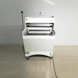 Máquina de cortar pan JAC BEL520-14 procedente de una empresa en cierre