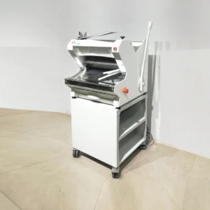 Máquina de cortar pan JAC MGL 450-15 procedente de una empresa en cierre