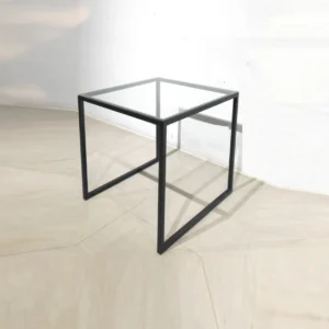 Mesa auxiliar con estructura de acero y base de cristal 50x50x50cm de segunda mano
