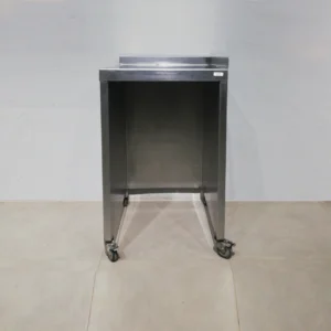 Mesa de acero inoxidable 55x60x95cm procedente de una empresa en cierre
