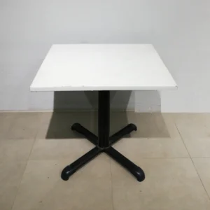 Taula de bar 70x80x76cm procedent d'una empresa en tancament