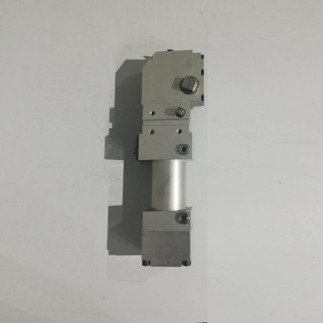 Cilindre de subjecció industrial TÜNKERS V 40 A10 T00 ZR procedent d'una empresa en tancament