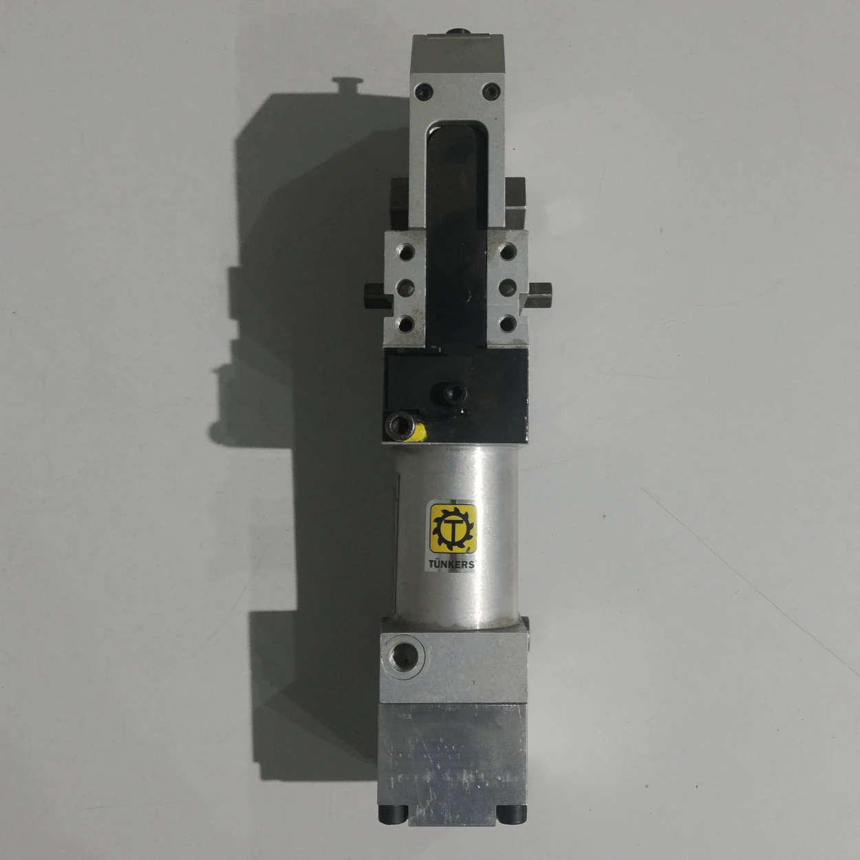 Cilindre de subjecció industrial TÜNKERS V 40 A10 T00 ZR procedent d'una empresa en tancament