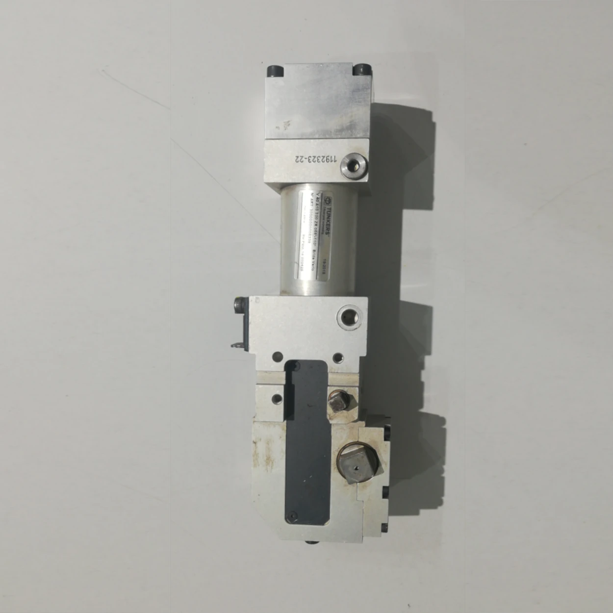 Cilindre de subjecció industrial TÜNKERS V 40 A10 T00 ZR procedent d'una empresa en tancament