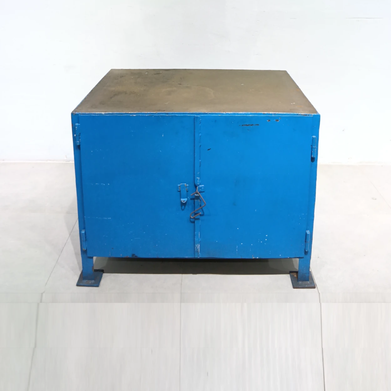 Banc de treball metà l·lic amb armari 100x71x80 cm de segona mÃ