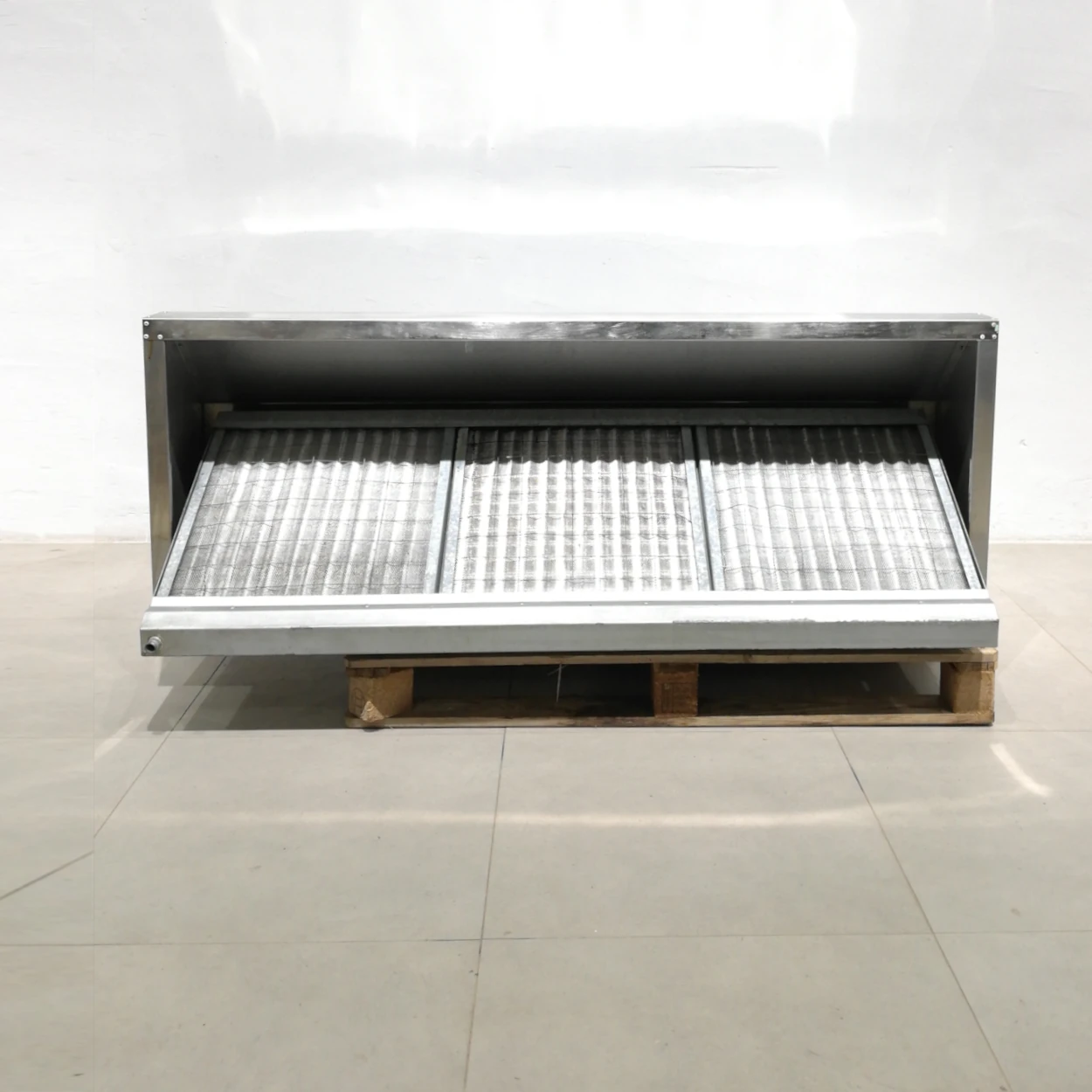 Campana d'acer inoxidable 160x77x61cm procedent d'una empresa en tancament