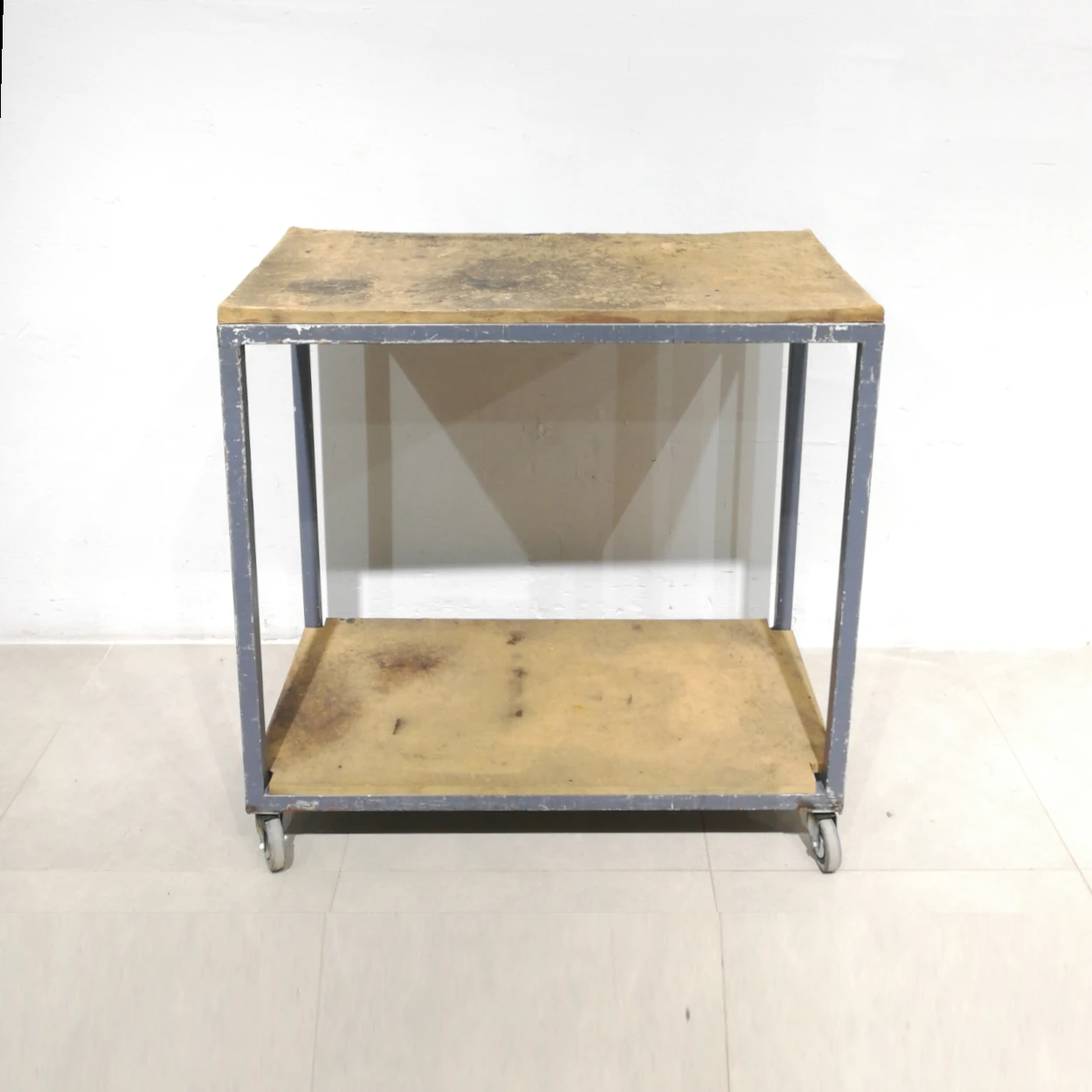 Carro per a taller de 97x45x91cm en bon estat procedent d'una empresa en tancament