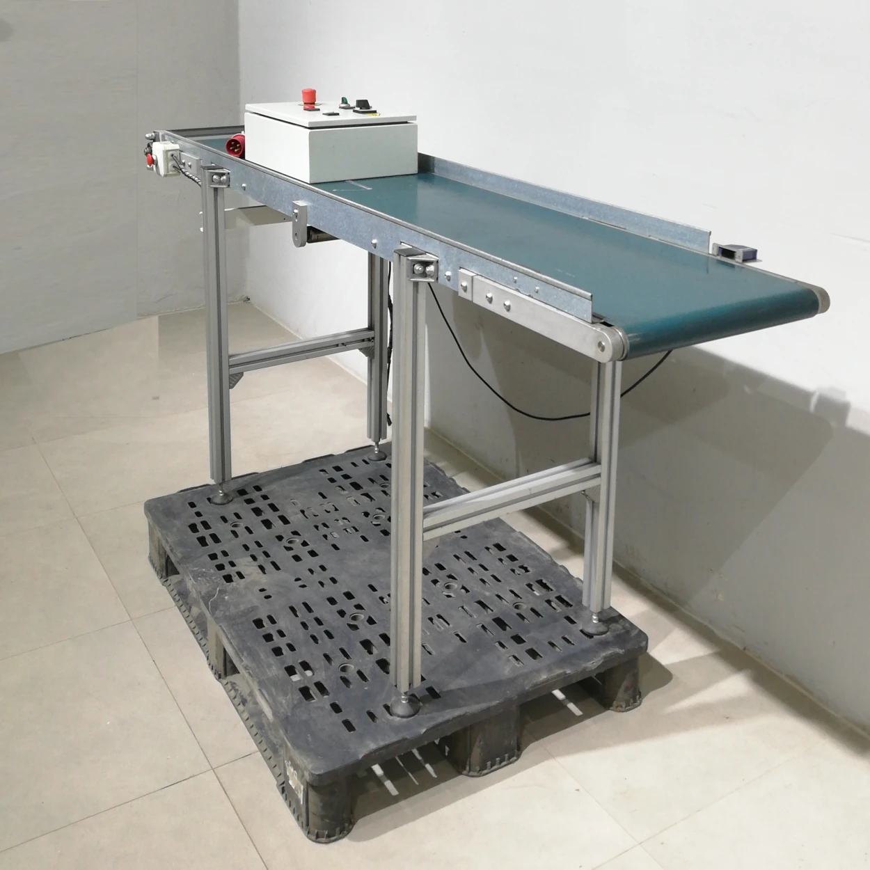 Cinta transportadora de 207x52x98 cm procedente de una empresa en cierre 