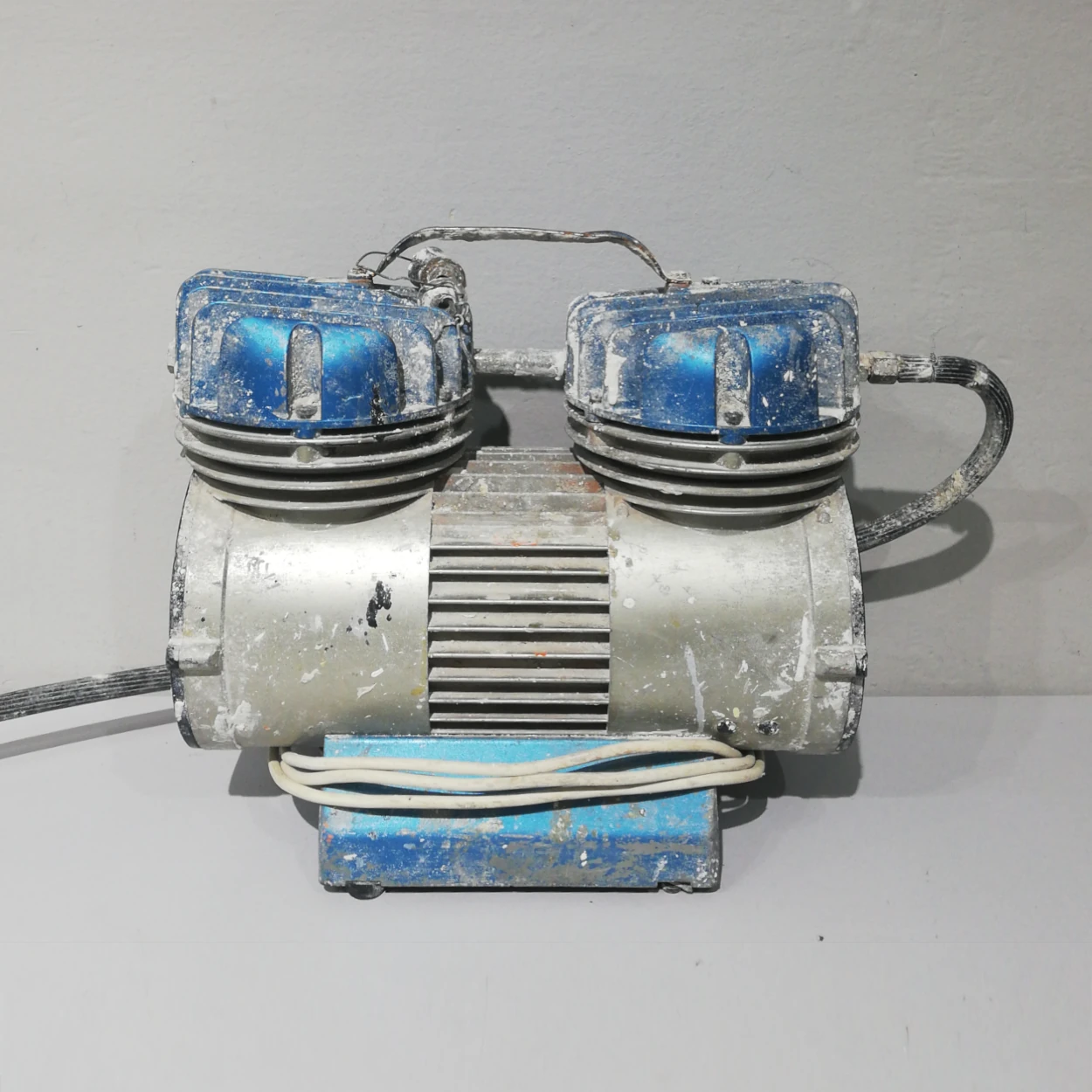 Compressor d'aire SAGOLA 780 procedent d'una empresa en tancament