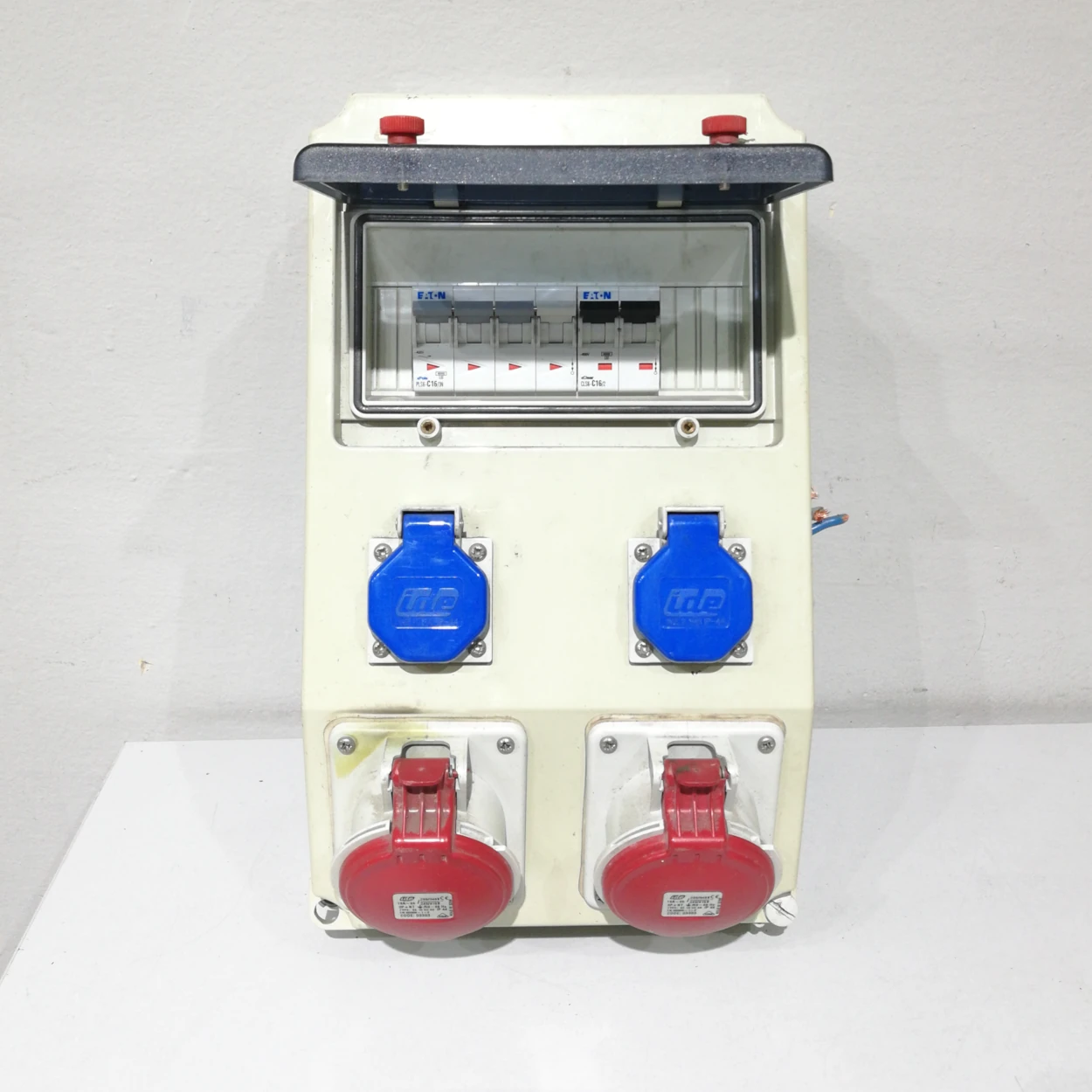 Quadre elèctric IDE IP-44 procedent d'una empresa en tancament