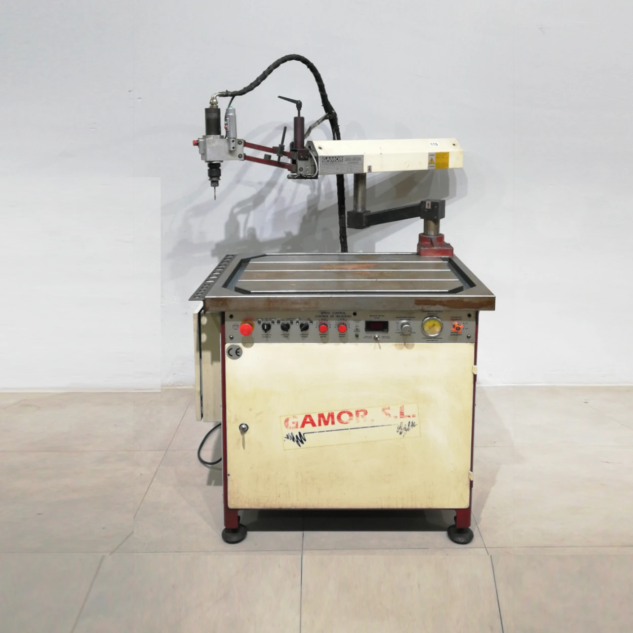 Máquina de roscado GAMOR RHG-3BP de ocasión procedente de una empresa en cierre 
